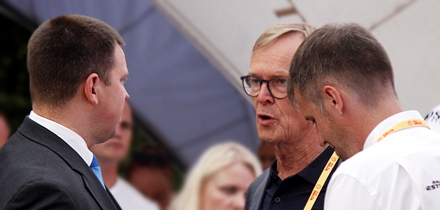 Jutuhoos peaminister Jüri Ratas, EAL president Ari Vatanen, Estonia ralli korraldaja Urmo Aava. Foto: Rando Aav