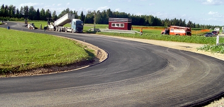 Misso krossirada sai osaliselt asfaltkatte. Foto: Urmo Luts