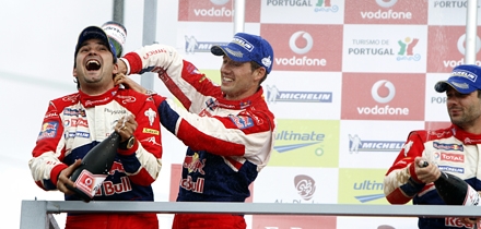 Sébastien Ogier ja Julien Ingrassia võitjaina finišis. Foto: Citroen